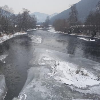 Hron pod Ostrou Lúkou v zime