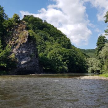 Hron pod hradným bralom (Šášovské Podhradie)